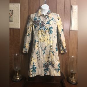 A Line vintage floral womens size large trench coat. Light yellow with flowers